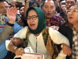 Ibu Korban Investasi Bodong Histeris Dalam Rapat Komisi 3 DPR RI dan Kapolri