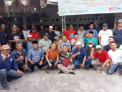 Ketua DPC PMPB Kakcik Atay Bagikan Paket Sembako Kepada Warga Sekitar Kantor