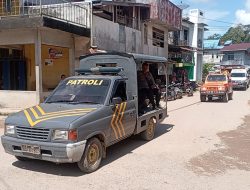 Polsek Menyuke Kawal Prosesi Pemakaman Ketua DAD Kecamatan Menyuke