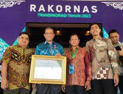 Terima Lencana Bakti Transmigrasi, Bupati Wajo Apresiasi Kemendes PDT RI