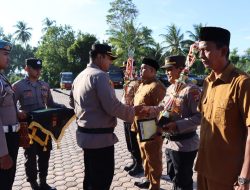 Kapolres Pijay berikan tropi dan penghargaan kepada pemenang lomba Pos Kamling terbaik