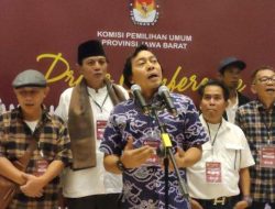 Komedian Komeng Daftar Bakal Calon Anggota DPD ke KPU Jabar