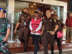 Usai Diperiksa, Kejagung Tetapkan Johny G Plate Sebagai Tersangka Langsung Ditahan