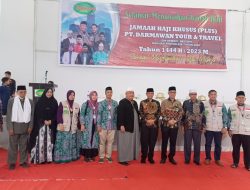 Amran Mahmud Lepas Keberangkatan Jemaah Haji Khusus PT Darmawan Tour dan Travel