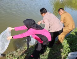 Rangkaian HUT Bhayangkara Ke 77 Kapolres Pijay Lepas Benih Ikan