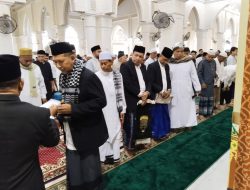 Pengorbanan Nabi Ibrahim as dan Nabi Ismail as pertanda Syariat Kurban di Idul Adha.