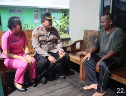 Kapolres Landak Bersama Istri Kunjungi Anggota Yang Sakit
