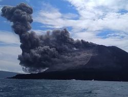 Erupsi, Anak Gunung Krakatau Muntahkan Abu Vulkanik 2 Km