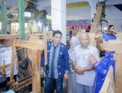 Tertarik Dengan Kain Sutera Wajo, Andi Muhammad Yusuf Bakal Jadikan Seragam ASN Buton Tengah