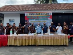 Kejaksaan Negeri Landak Musnahkan Barang Bukti Perkara
