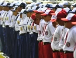 Ironi, Kebijakan Sekolah Membuat Harga Seragam Tidak Wajar