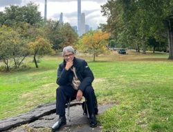 Demokrasi Religius: Tren Posmodernisme dan Post Strukturalisme Barat dan Islam di Era Kontemporer