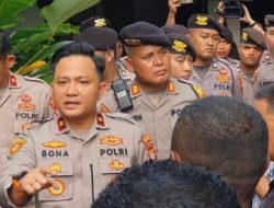 Ricuh, Massa Paksa Bubarkan Acara GMPG