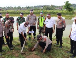 Polres Pidie Jaya Lestarikan Negeri Lakukan Penghijauan Sejak Dini
