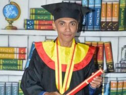 Raih Gelar Sarjana Hukum Tepat Waktu, Ketua DPC MOI Persembahkan Untuk Kedua Orang Tuanya