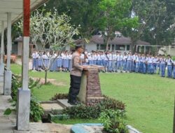 Police Goes To School, Kapolsek Pulau-pulau Batu Jadi Pembina Upacara di Sekolah