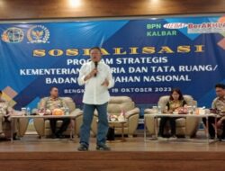 Cornelis Menjadi Narasumber Sosialisasi Program Strategis kementrian ATR/BPN Di Bengkayang