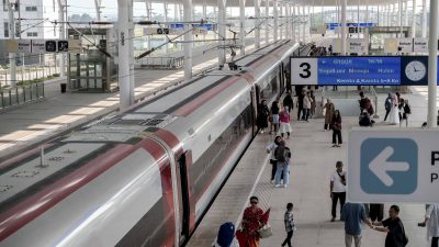 Jokowi Ungkap Kereta Cepat Whoosh Investasi Sosial, Demokrat: Rugi Siapa yang Bayar?