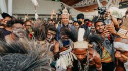 Ganjar Pranowo Kampanye Perdana di Merauke Papua Selatan, Masyarakat Menyambut dengan Tarian Asmat