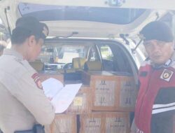Kasat Intel Polres Nias Selatan Beserta Personil Sat Sabhara Monitoring Kedatangan Logistik KPU Nias Selatan.