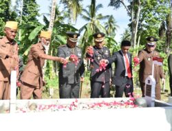 Peringati Hari Pahlawan, Kapolres Bireuen Ziarah Makam Kolonel Husein Yusuf