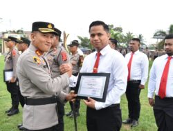 Kapolres Bireuen Berikan Penghargaan Kepada Personel Berprestasi