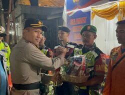Kapolres Bireuen Semangati Personil Serahkan Parcel di Pos Pelayanan Nataru
