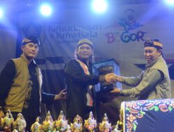 Bertajuk Golek Solusi, Lewat Pagelaran Den Gala Serahkan Bokor Mas Kencana Astagina