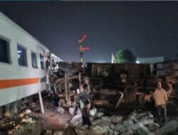 Truk terobos palang KA antara Stasiun Perbaungan-Lidah Tanah, masinis terjepit