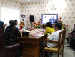 Kepala Biro Hukum, Adiman, SH.MSi Mewakili Sekda Melakukan Rapat Melalui Zoom Virtual