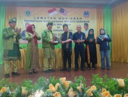 Lawatan Muhibah PKMS MABM Singkawang Berikan Buku Melayu Ada Karena Karya
