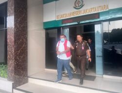 Kejari Jakarta Utara Jebloskan Tiga Tersangka Korupsi Komoditi Perum Bulog ke Dalam Rutan Salemba