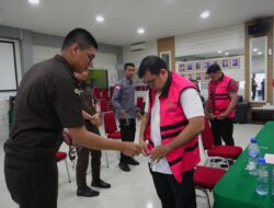 JPU Kejari Tanjungpinang Menerima Tahap II dan BB dari Pidsus Terkait Perkara Tipikor, Tersangkanya Langsung di Tahan