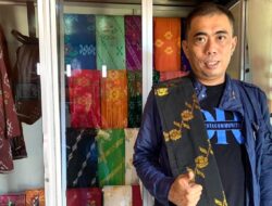 Sekolah dan Cerita Sarung Donggala