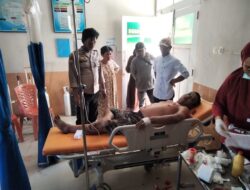 Perkelahian Satu Lawan Satu Dengan Menggunakan Parang di Tengah Jalan Menggegerkan Warga Siwa
