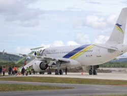 Penerbangan Perdana di Bandara Singkawang Sukses
