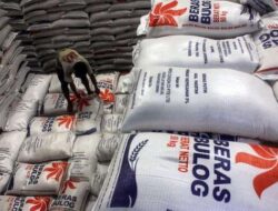 Penghentian Sementara Penyaluran Bansos Beras: Kebijakan yang Harus Dikelola dengan Cermat