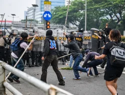 Demo DPR 25 Agustus Tolak Tunjangan Anggota DPR, Masyarakat Hidup Susah, Banyak PHK, DPR Gajinya Selangit
