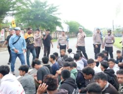 Polisi Amankan 87 Peserta Unjuk Rasa di Bawah Umur : 3 Orang Positif Narkoba dan Beberapa Bawa Senjata Tajam