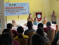 Bupati Karolin Serahkan Bantuan RTLH Desa Amboyo Selatan