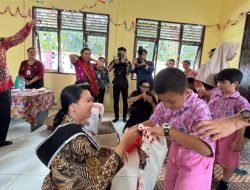 Kunjungi TK Satu Atap 02 Sidas, Karolin : Pentingnya Asupan Gizi Anak