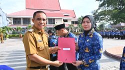 Gubernur H. Anwar Hafid, Serahkan 1.103 SK Pengangkatan PPPK Tahap  II.