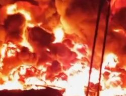 Pabrik Swallow di Medan terbakar hebat