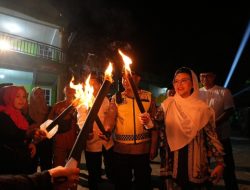 Bupati Landak Lepas Pawai Obor Menyambut Ramadan