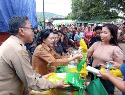 Pemkab Landak Gelar Pasar Murah di Sebadu, Bupati: Bantu Warga Penuhi Kebutuhan Pangan