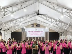 Panen Eco Enzyme, Ketua Cabang Bhayangkari Kota Manokwari: “Jadikan sebagai program yang konsisten”.