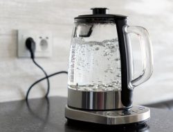 Cara sederhana hilangkan mikroplastik dari air minum