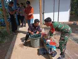 Jumat Bersih, Forkopimcam Menyuke Gelar Cat Pagar Pastoran Gereja Paroki St. Agustinus dan Matias Darit