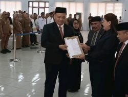 Bupati VEL Lantik Dua Pejabat Eselon II Dan Dua Kades