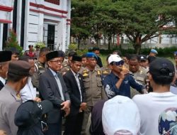 Mendadak Ratusan Honorer Seruduk DPRD Donggala